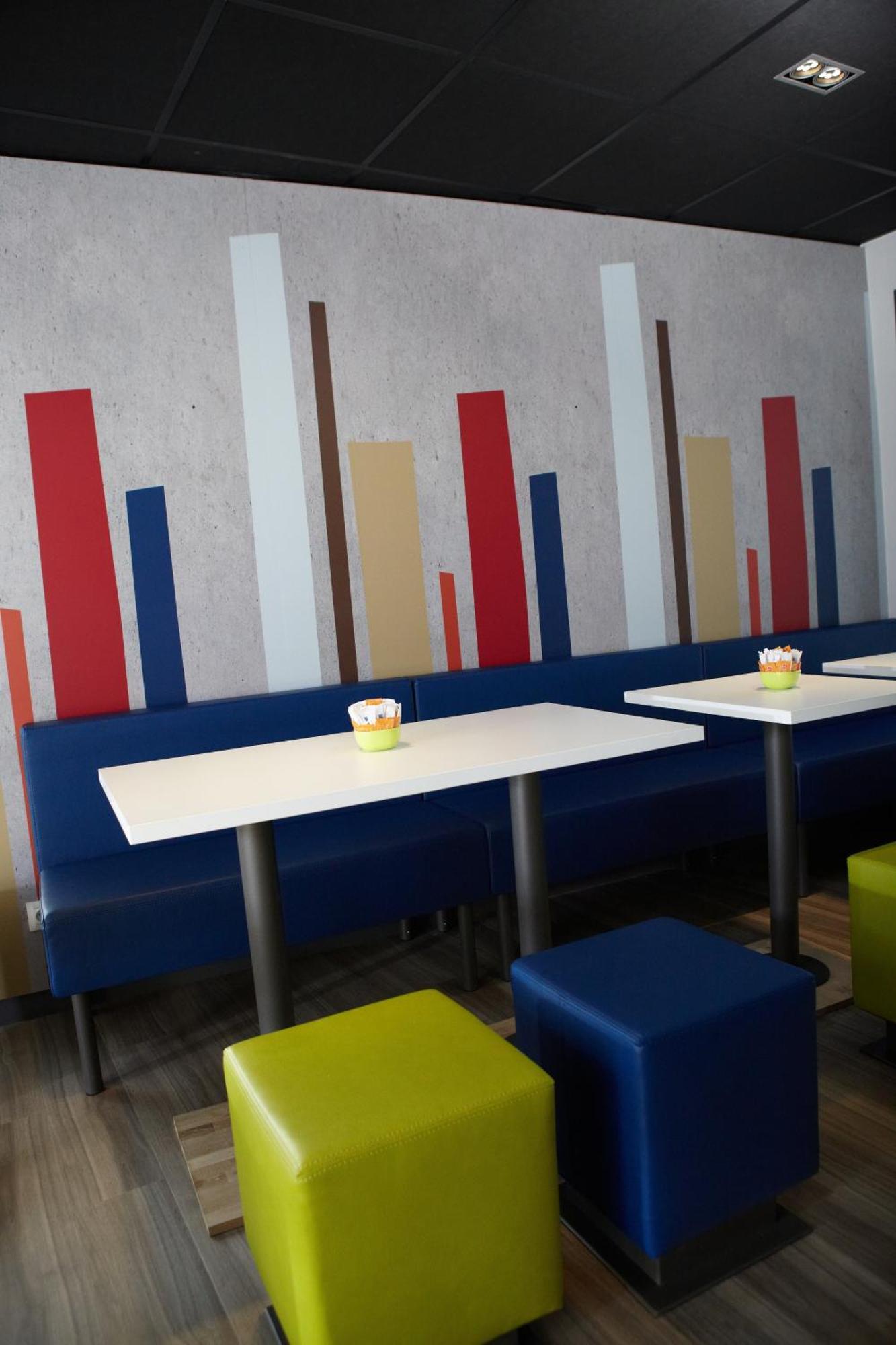 Ibis Budget Pontarlier Bagian luar foto