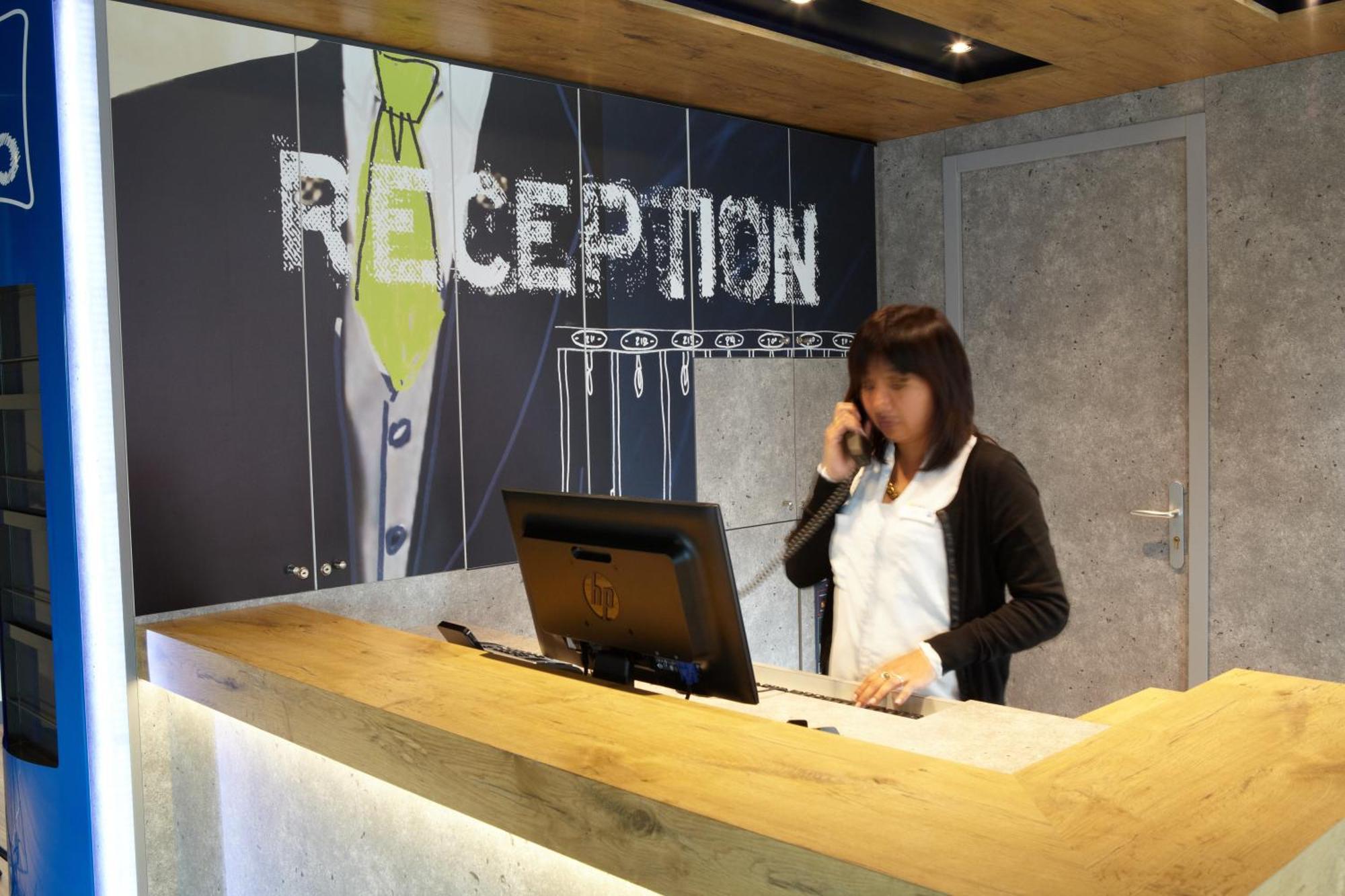 Ibis Budget Pontarlier Bagian luar foto