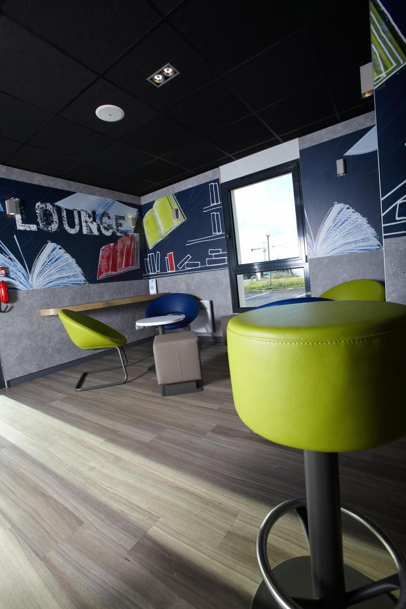 Ibis Budget Pontarlier Bagian luar foto