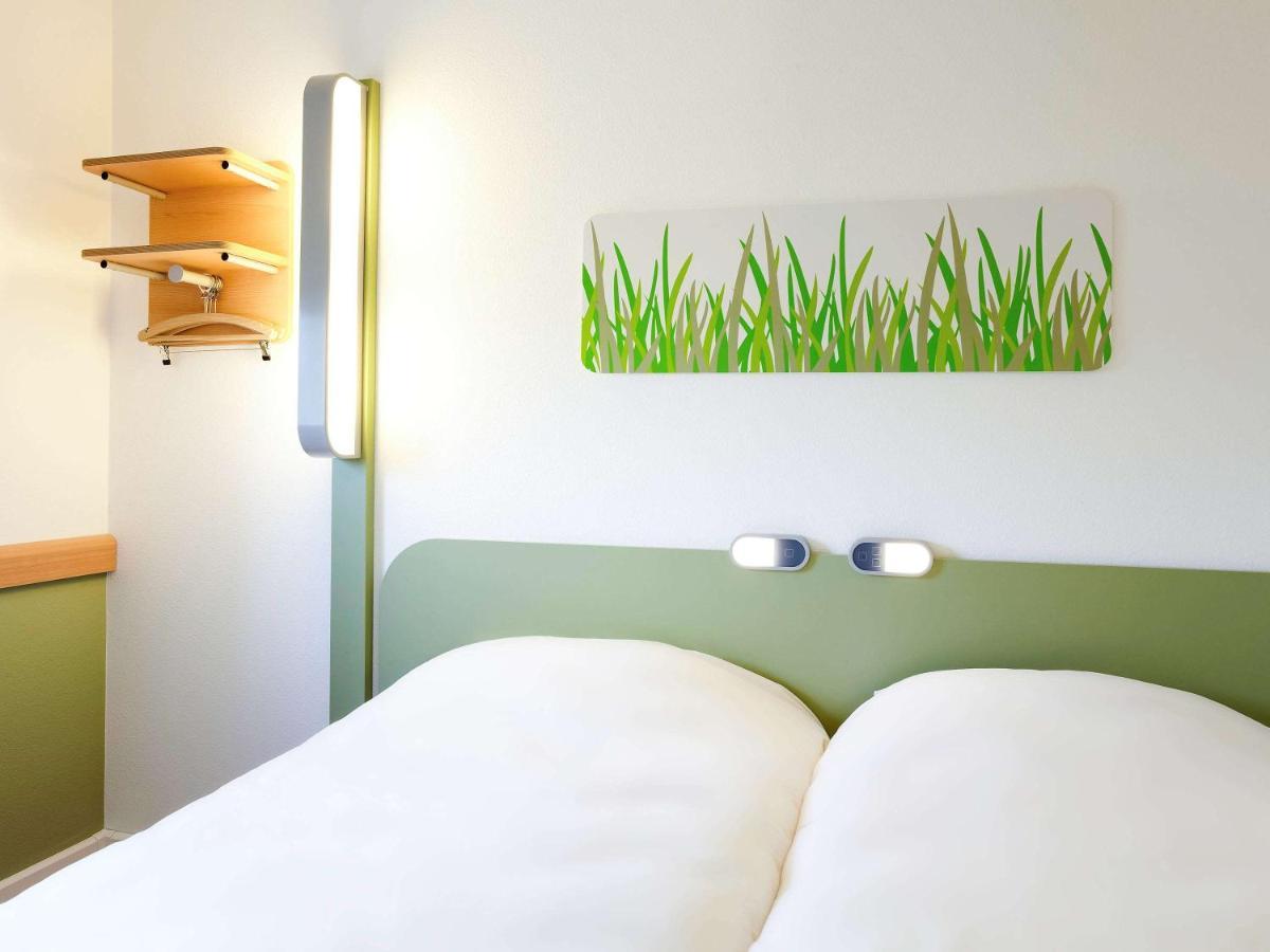 Ibis Budget Pontarlier Bagian luar foto